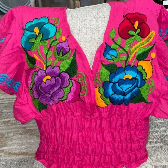 Beautiful Lovely top floral needed - Picture 1 of 10